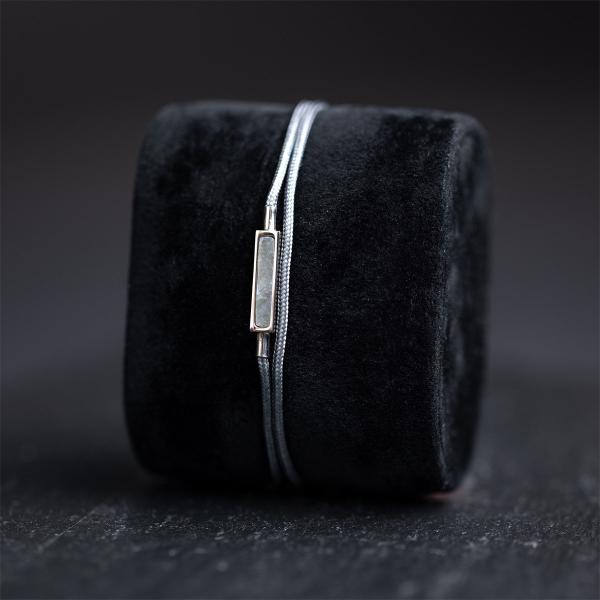 1,5 mm graues Nylonarmband mit einem Larvikit-Stein - Talis Grey Silver